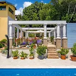 Nika With Private Swimming Pool In * 카스타브