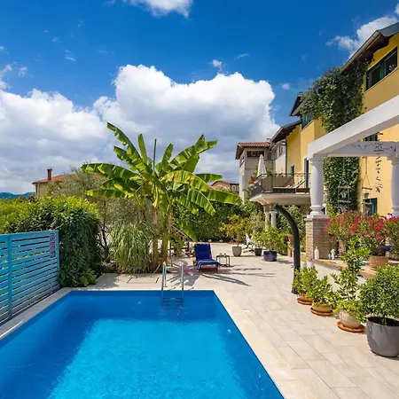 Hébergement de vacances Nika With Private Swimming Pool In