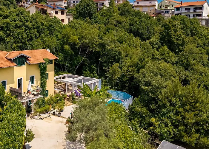 Hébergement de vacances Nika With Private Swimming Pool In