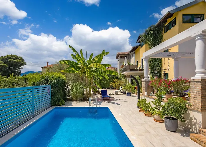 Hébergement de vacances Nika With Private Swimming Pool In