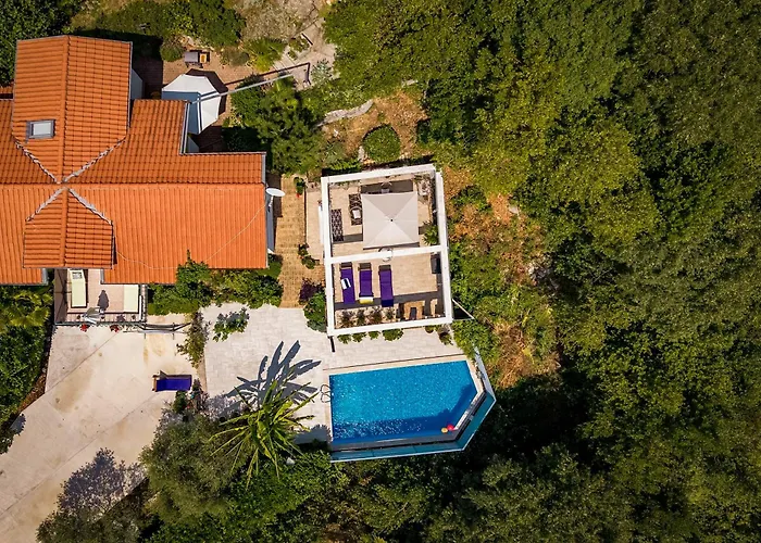 Nika With Private Swimming Pool In Hébergement de vacances