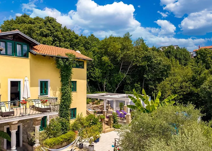 Semesterbostad Nika With Private Swimming Pool In