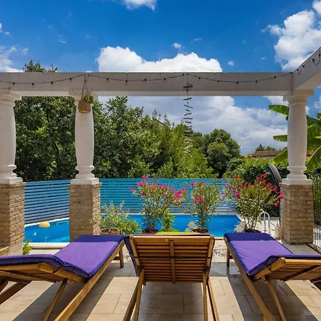Nika With Private Swimming Pool In Feriehus *