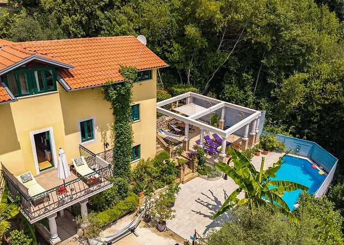 Nika With Private Swimming Pool In *